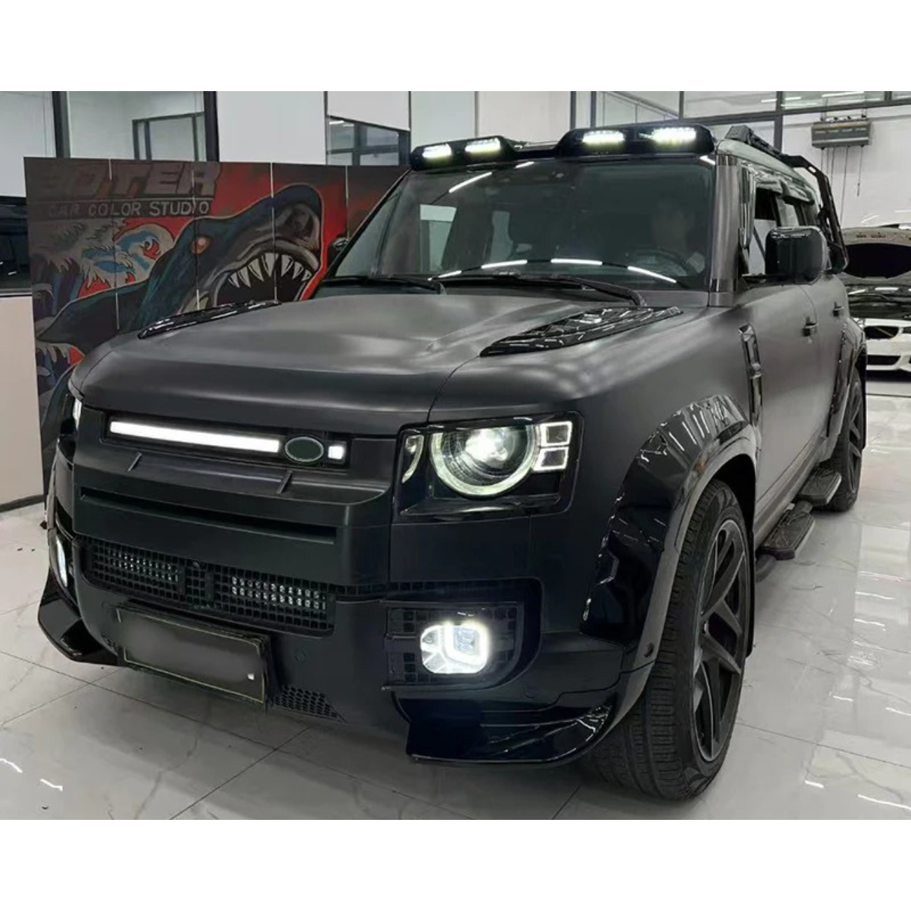 It is suitable for 20-25 Land Rover New Defender URBAN full vehicle kit leaf plate roof light non-destructive upgrade modification