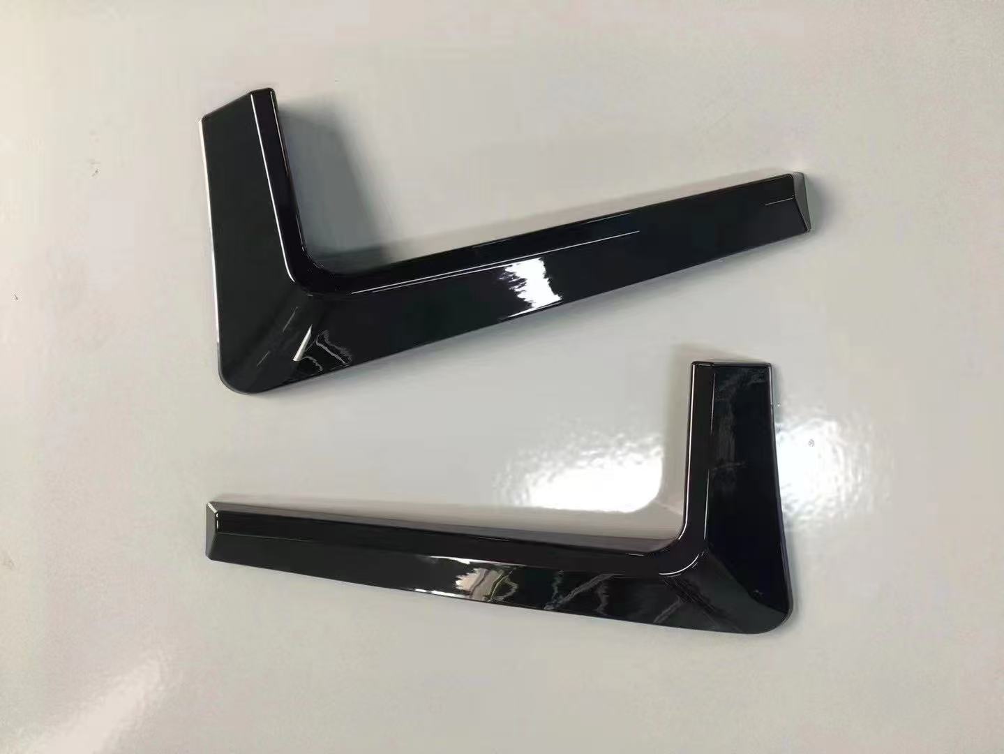 Gloss Black Front Lip Splitter for Land Rover Defender (2020+) – Sport Style Front Bumper Lip | UMPARTS
