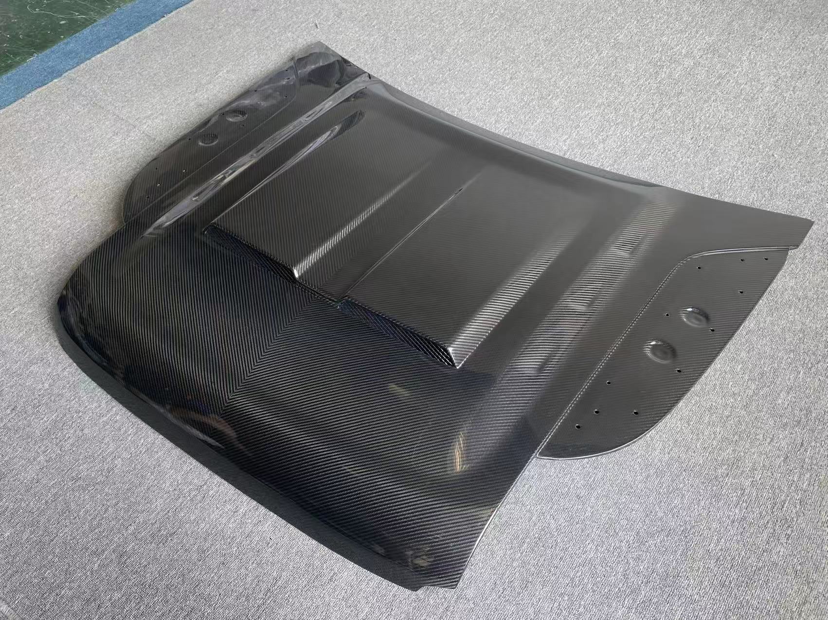 Dry Carbon Fiber Hood for Land Rover Defender (2020+) – Lightweight Performance Bonnet Upgrade | UMPARTS