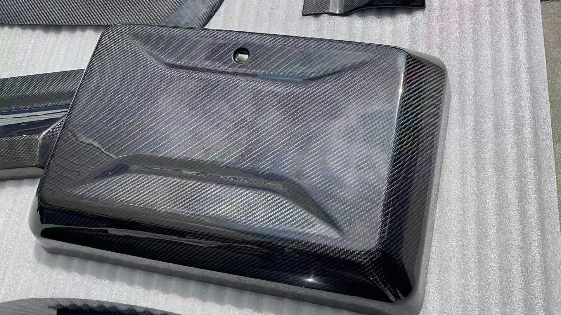UMPARTS Dry Carbon Fiber Side Storage Box for Land Rover Defender 90 / 110 / 130 (2020+)