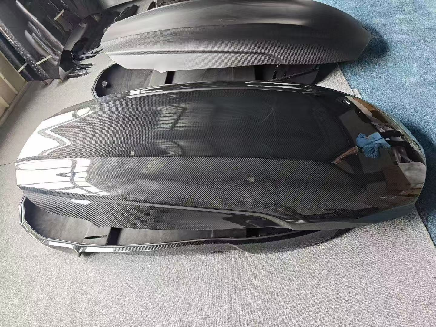 UMPARTS Universal Dry Carbon Fiber Roof Cargo Box | Premium Rooftop Carrier