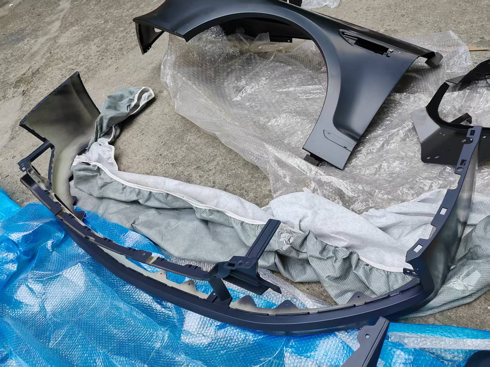 Bentley Flying Spur (2005–2019) Upgrade to 2025 Style Body Kit – Full Front & Rear Conversion Kit